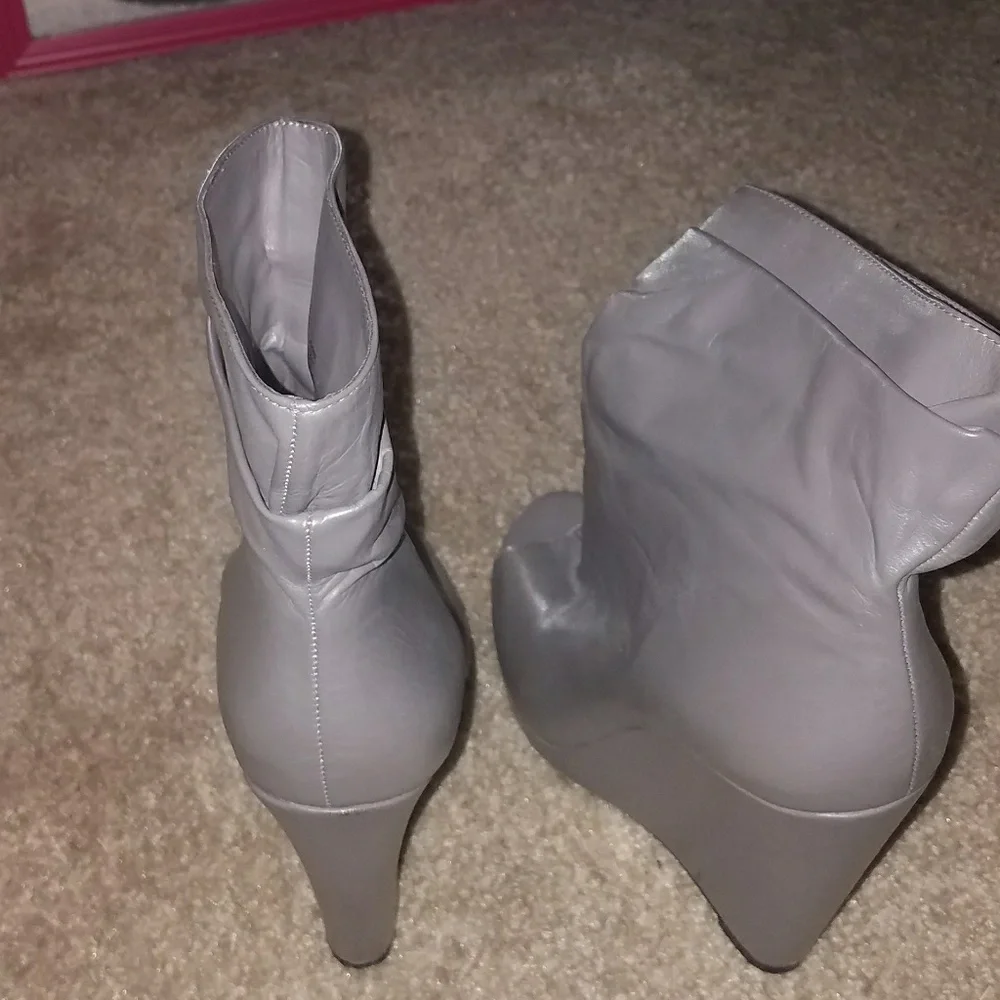 New worn BCBG booties - Picture 4 of 7